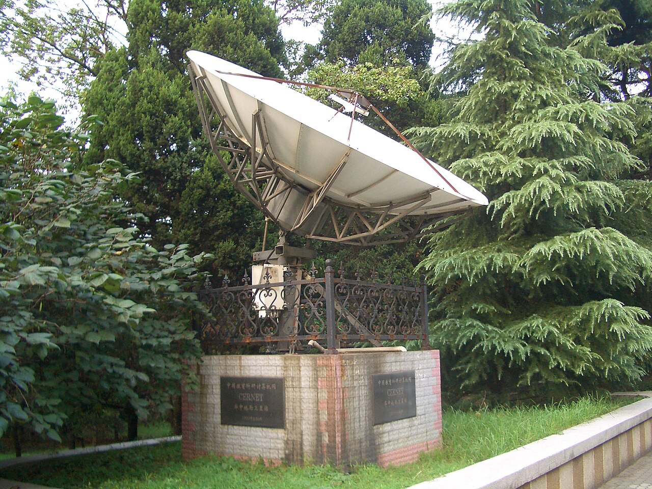 CERNET satellite dish on campus